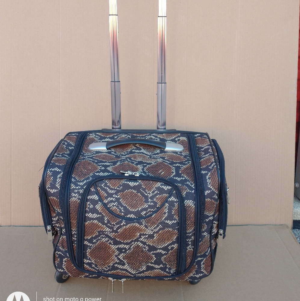 Spinner wheelie bag train case vanity crafters cosmetics makeup bag